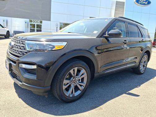 AGATE BLACK METALLIC 2022 Ford Explorer XLT