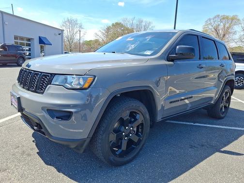 Sting Gray Clearcoat 2020 Jeep Grand Cherokee LAREDO