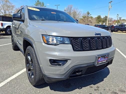 Sting Gray Clearcoat 2020 Jeep Grand Cherokee LAREDO