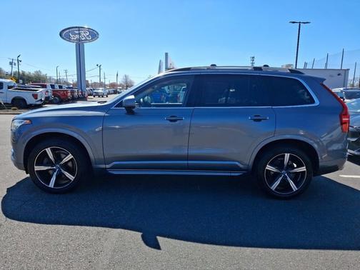 2016 Volvo XC90 T6 MOMENTUM