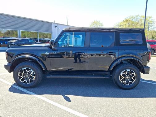SHADOW BLACK 2023 Ford Bronco OUTER BANKS
