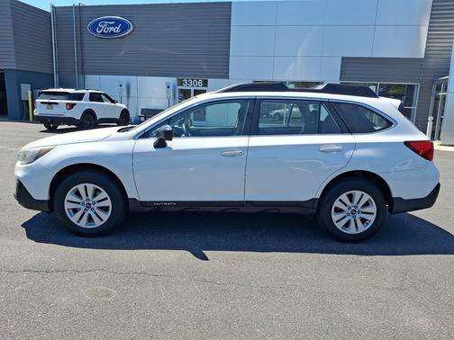 Crystal White Pearl 2019 Subaru Outback 2.5I