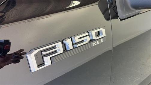 Photo 4 of 38 of 2020 Ford F-150 XLT