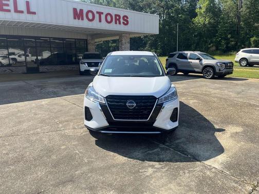2025 Nissan Kicks S