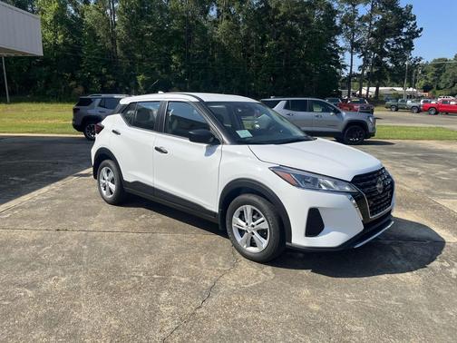 2025 Nissan Kicks S