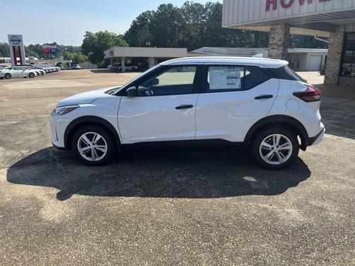 2025 Nissan Kicks S