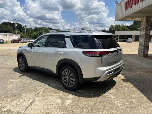 2025 Nissan Pathfinder SL FWD