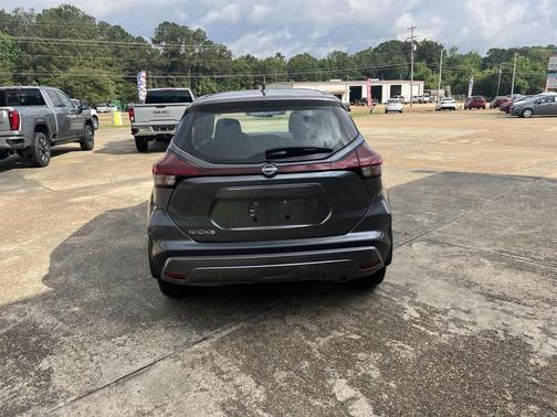 2025 Nissan Kicks S