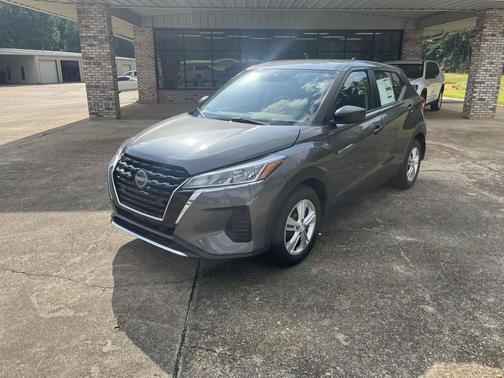 2025 Nissan Kicks S