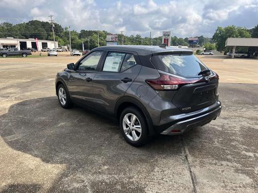 2025 Nissan Kicks S