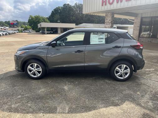 2025 Nissan Kicks S