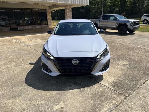 2025 Nissan Altima SR FWD