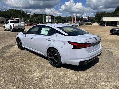 2025 Nissan Altima SR FWD