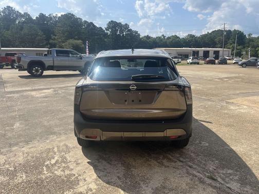 2025 Nissan Kicks S