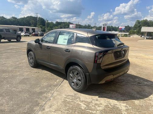 2025 Nissan Kicks S