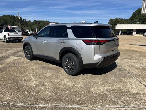 2025 Nissan Pathfinder S FWD