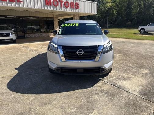 2025 Nissan Pathfinder S FWD