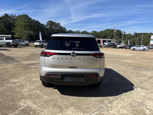 2025 Nissan Pathfinder S FWD