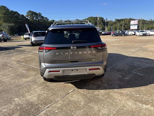 2025 Nissan Pathfinder SL FWD