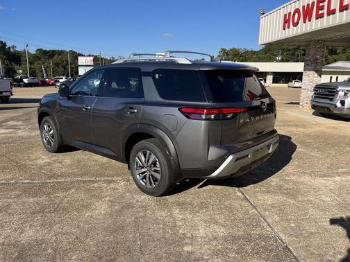 2025 Nissan Pathfinder SL FWD