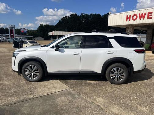 Everest White Pearl Tricoat 2026 Nissan Pathfinder SL