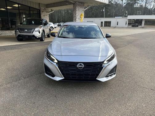2025 Nissan Altima S FWD