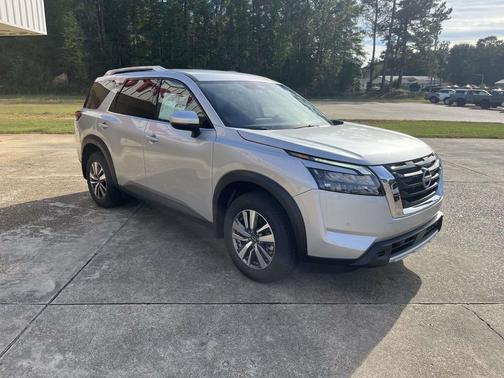 2025 Nissan Pathfinder SL FWD