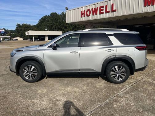 2025 Nissan Pathfinder SL FWD