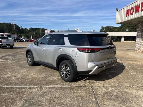 2025 Nissan Pathfinder SL FWD