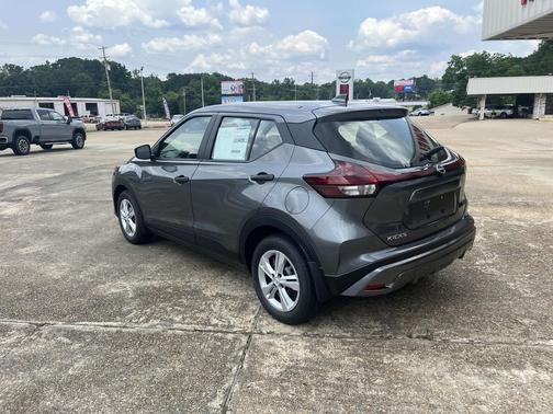 2025 Nissan Kicks S
