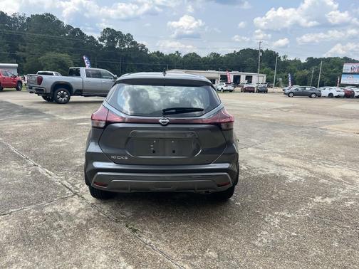 2025 Nissan Kicks S