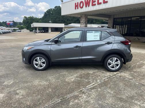 2025 Nissan Kicks S