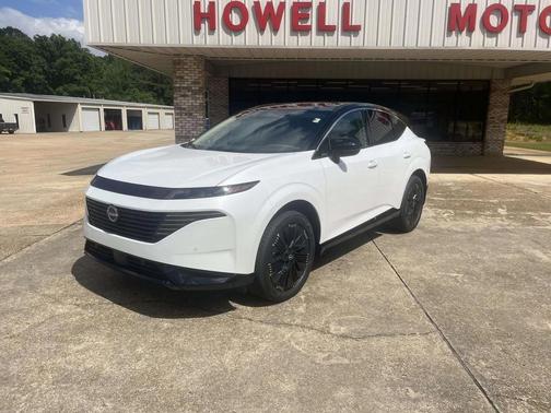Everest White Pearl Tricoat/Super Black 2026 Nissan Murano Platinum