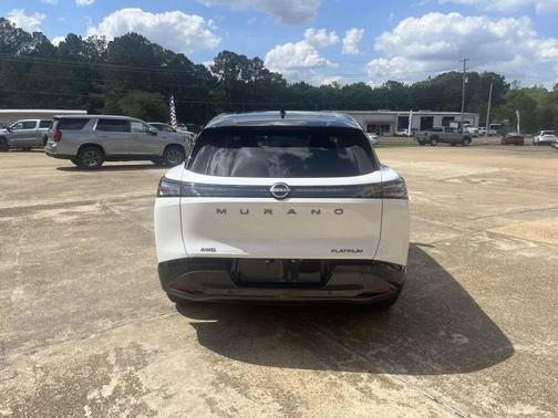 Everest White Pearl Tricoat/Super Black 2026 Nissan Murano Platinum