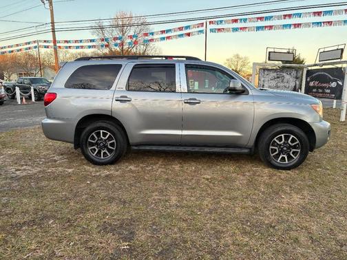 2013 Toyota Sequoia SR5