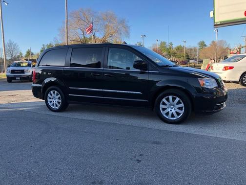 Photo 2 of 22 of 2014 Chrysler Town & Country Touring