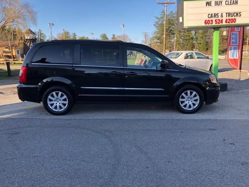 Photo 3 of 22 of 2014 Chrysler Town & Country Touring