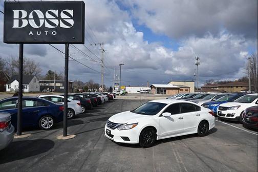 White 2017 Nissan Altima 2.5 S