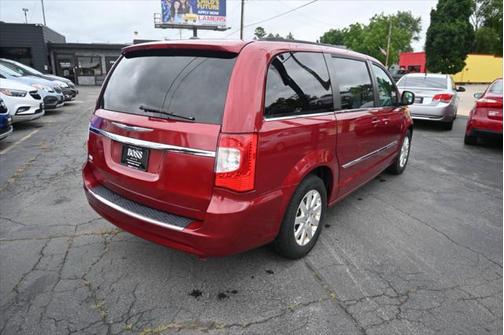 2016 Chrysler Town & Country Touring