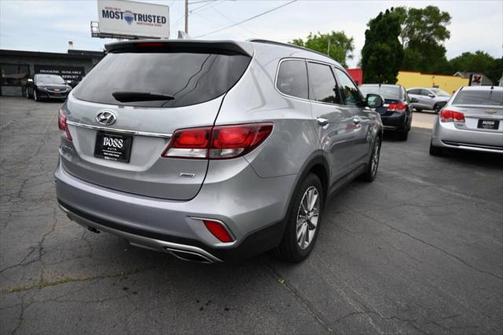2017 Hyundai SANTA FE SE