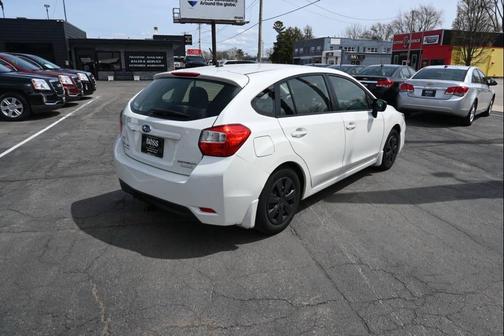 Crystal White Pearl 2015 Subaru Impreza 2.0i