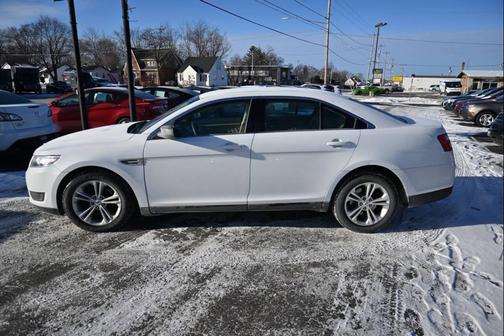2018 Ford Taurus SE