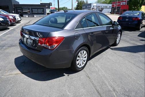 Gray 2011 Chevrolet Cruze LT