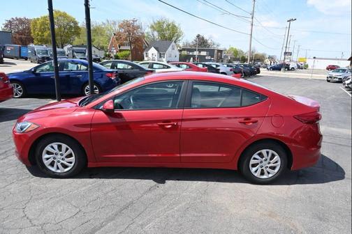 Red 2017 Hyundai ELANTRA SE