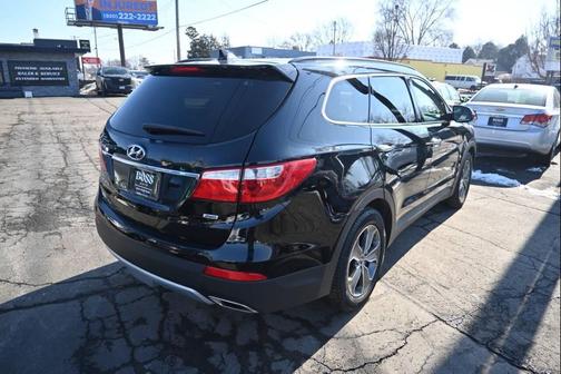 2016 Hyundai SANTA FE SE