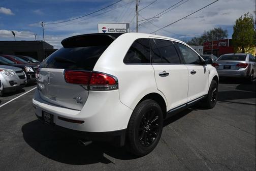White 2013 Lincoln MKX Base