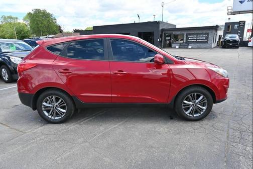 Red 2015 Hyundai TUCSON GLS