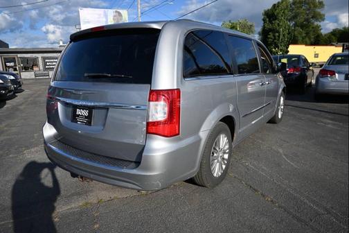 2015 Chrysler Town & Country Touring-L