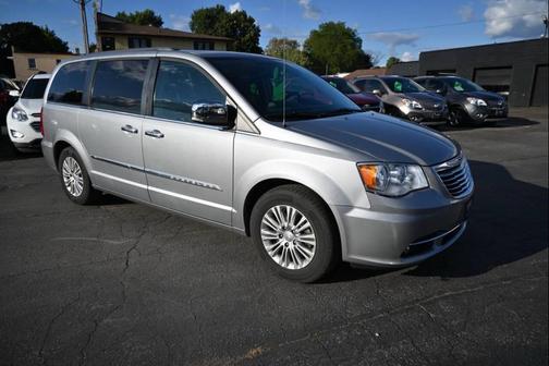 2015 Chrysler Town & Country Touring-L