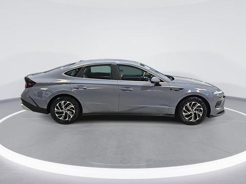 2026 Hyundai SONATA Hybrid Base